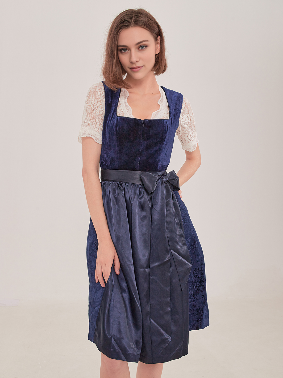 Dirndl in Blau – Eleganz und Tradition