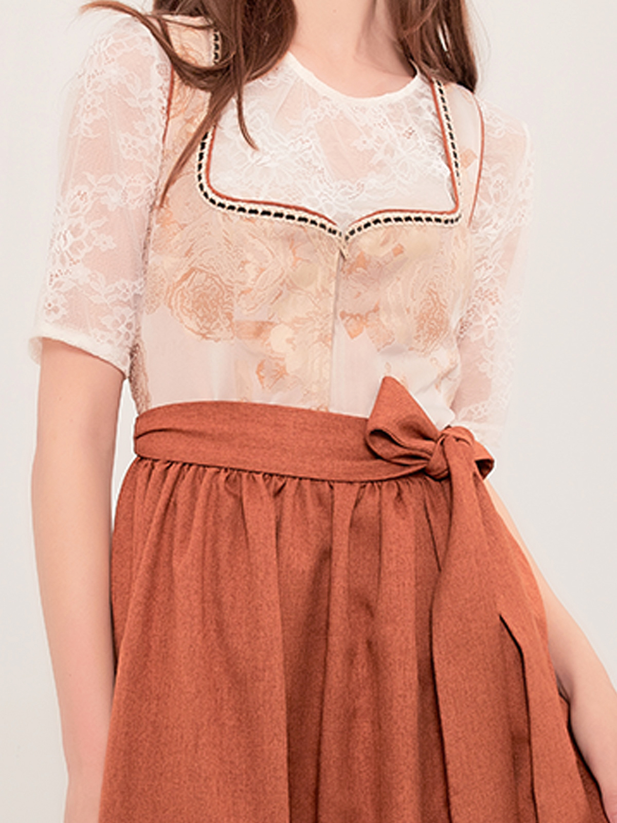 Braunes Dirndl von Ehreer – zeitlos und stilvoll