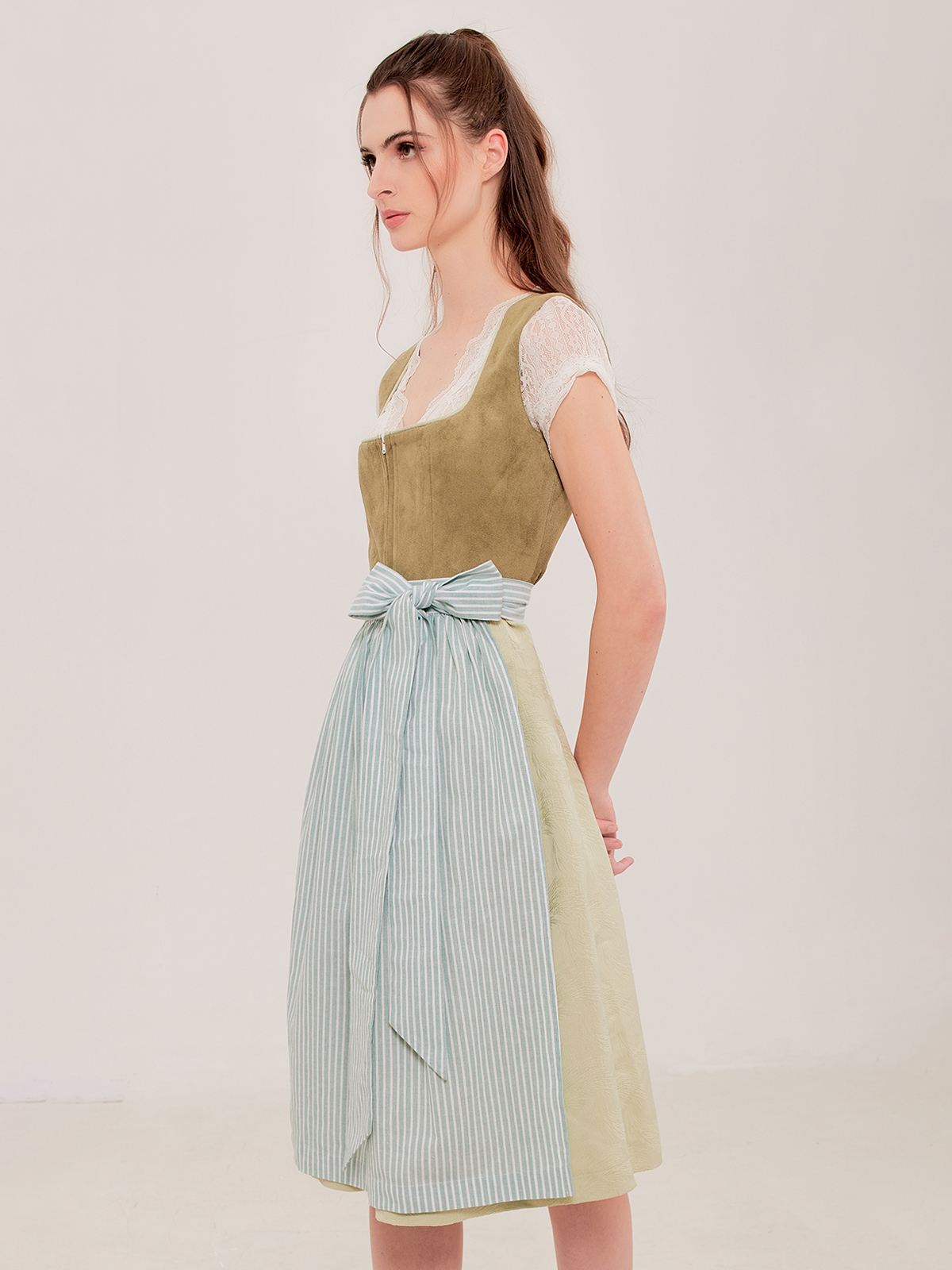 Dirndl in Grün – ein moderner Klassiker