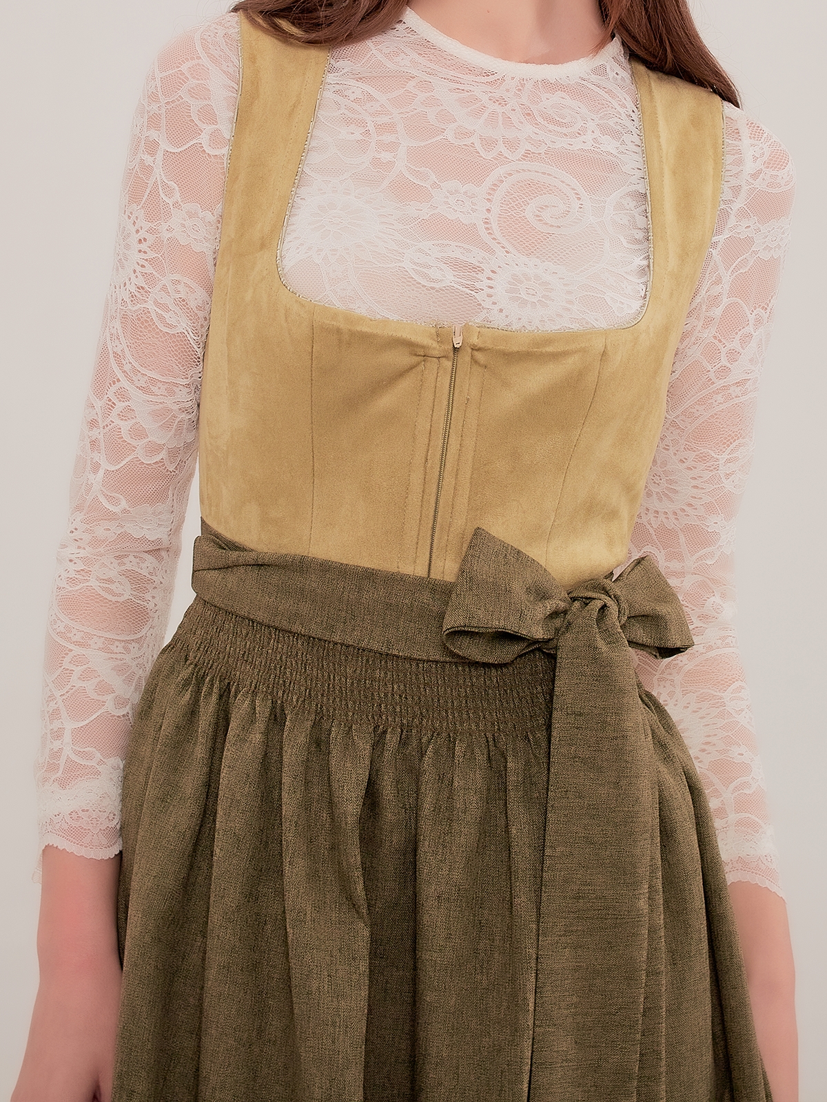 Traditionelles Dirndl in Grün