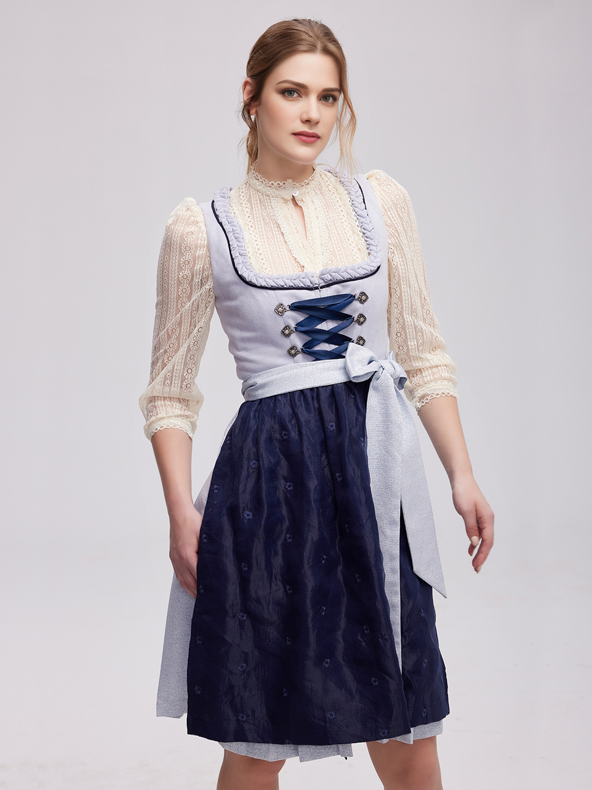 Dirndl in Blau