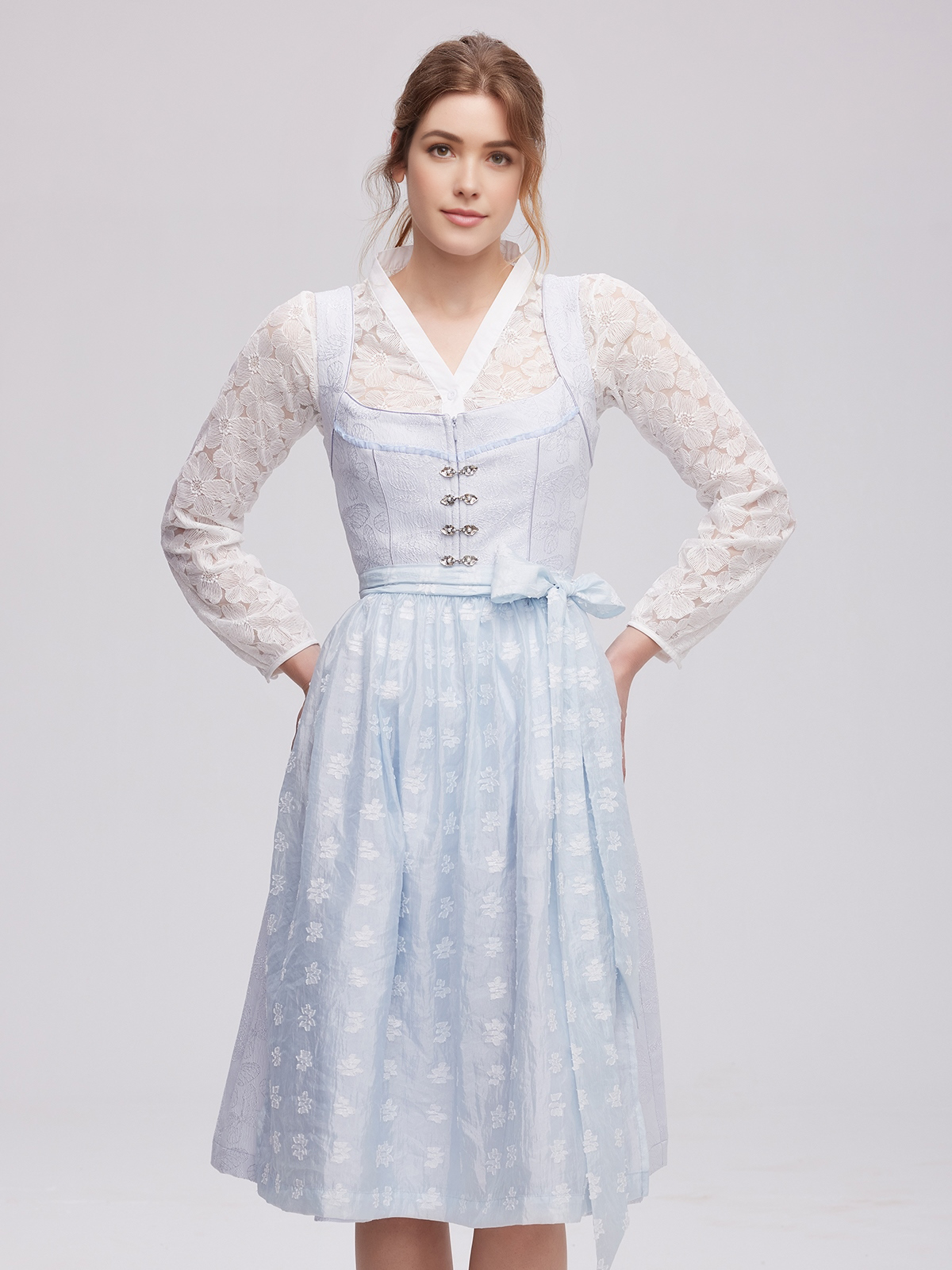 Dirndl samt Oberteil in Blau