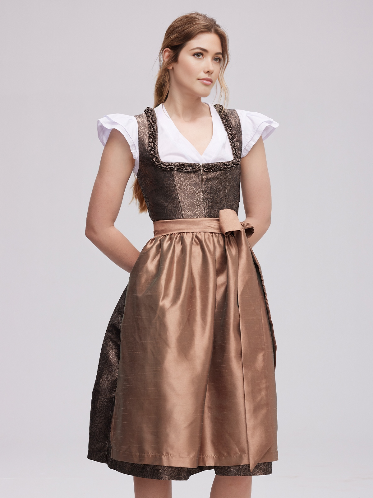 Dunkelblaues Samt Dirndl in eleganter Ausführung