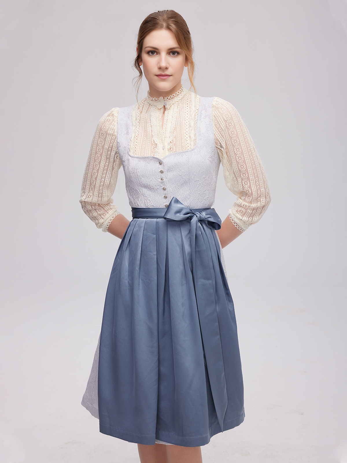 Modernes Dirndl in Blau