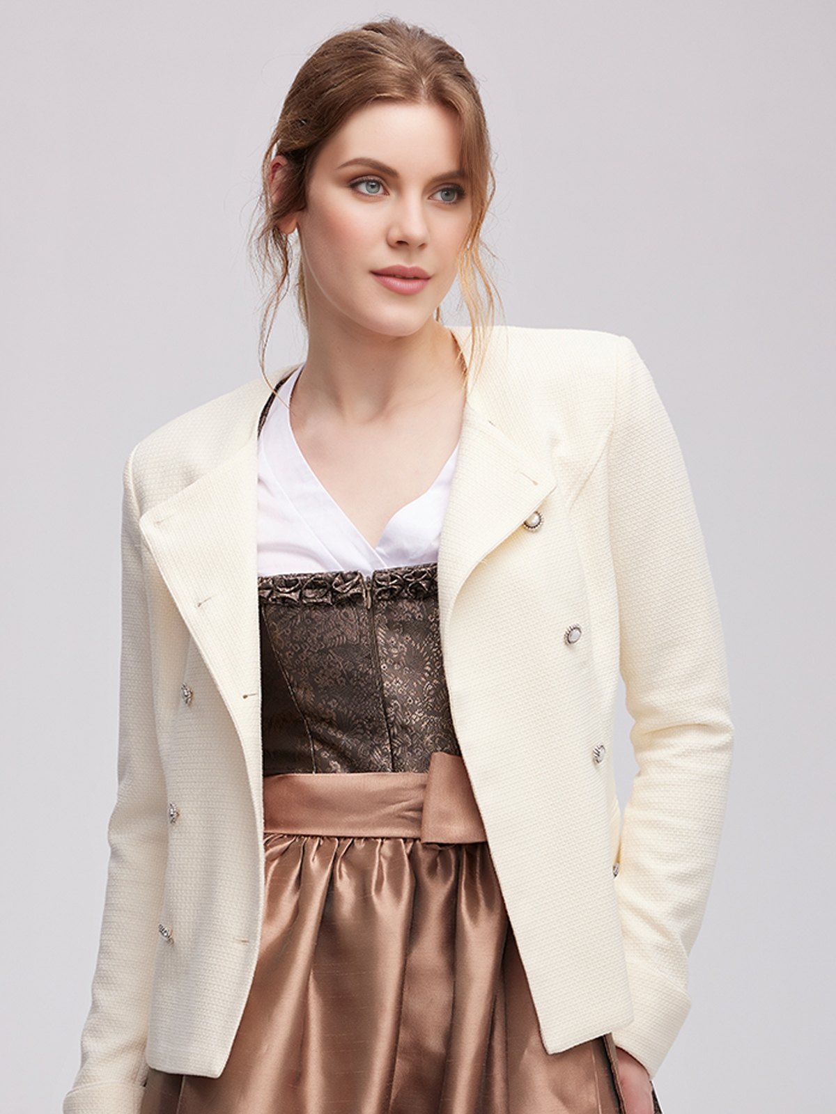 Dirndl mit weißer Jacke