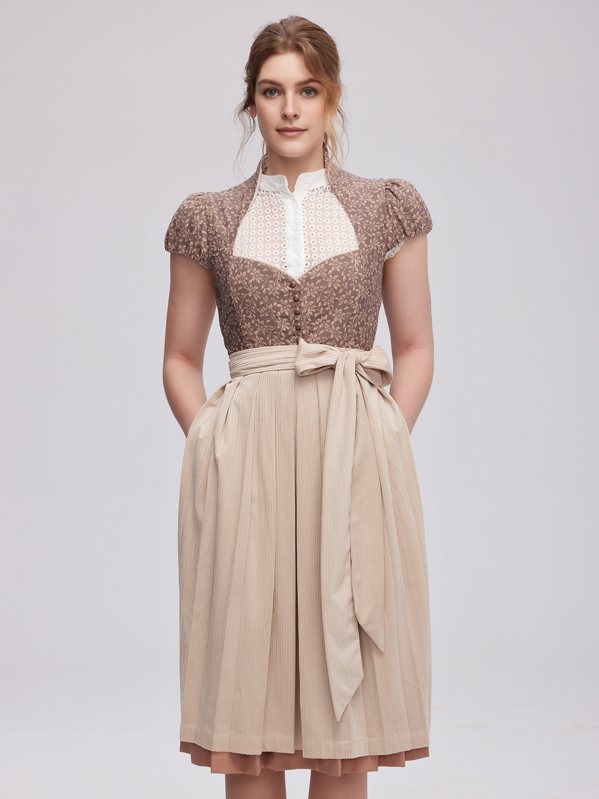 Dirndl Beige Schwarz – Eleganz und Tradition