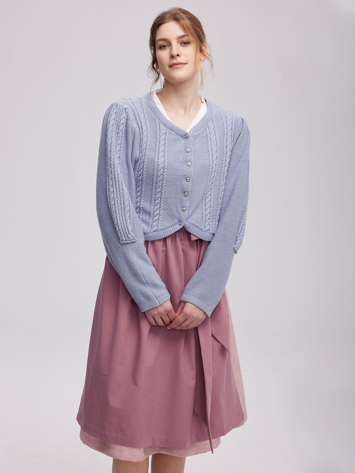 Modernes dunkelblaues Dirndl mit schmeichelndem Schnitt