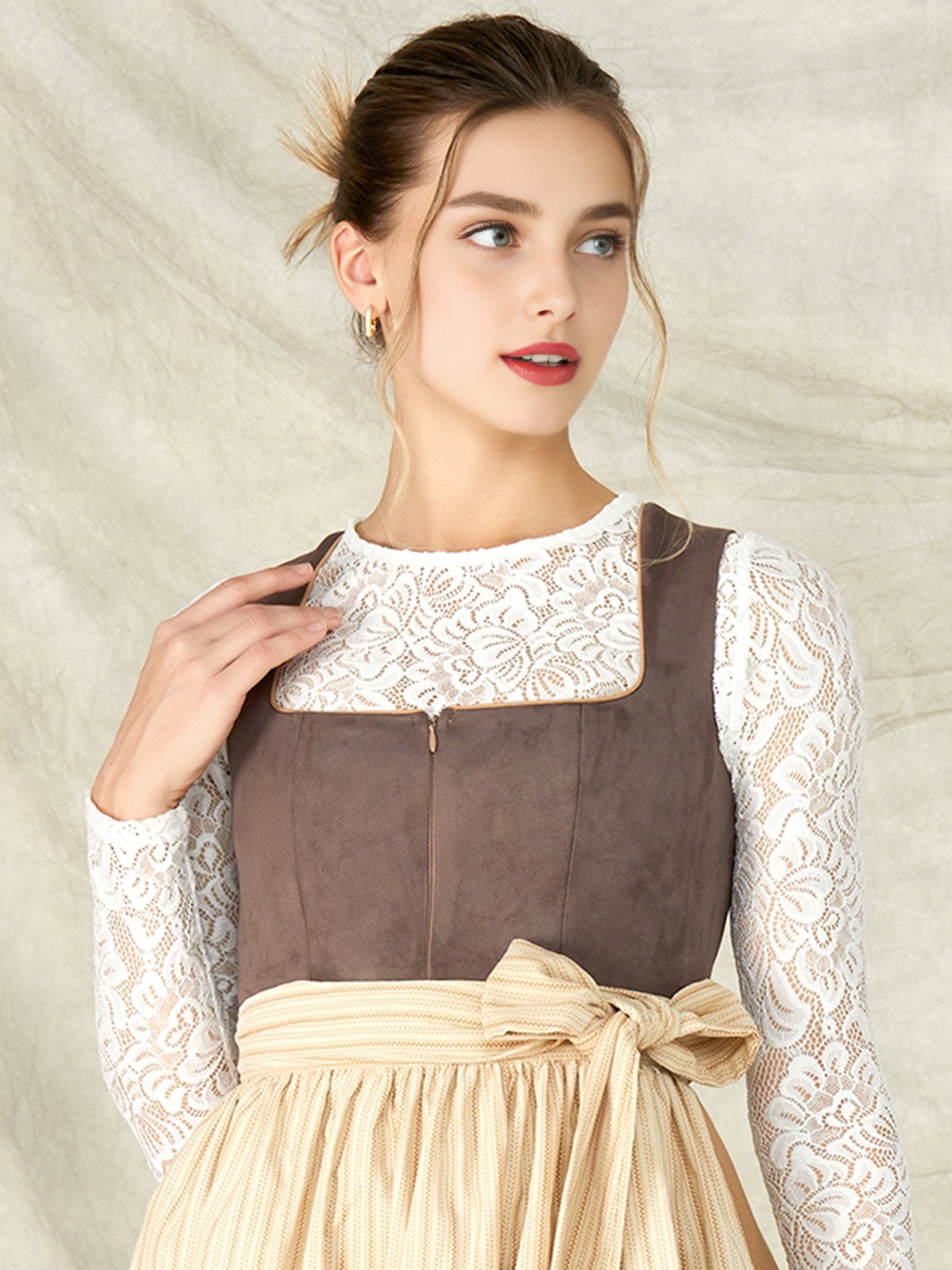 Langärmelige Dirndlbluse in Braun