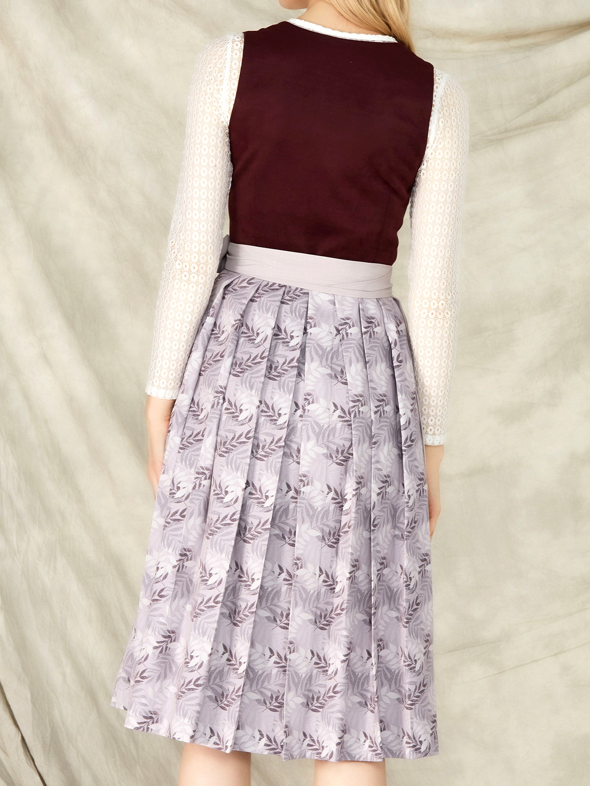 Dirndl Hell in Lila – feminin und elegant