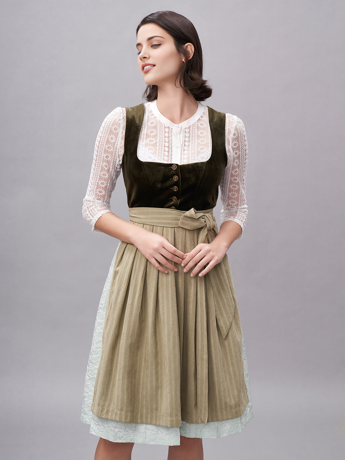 Dirndl in hellblauem Samt