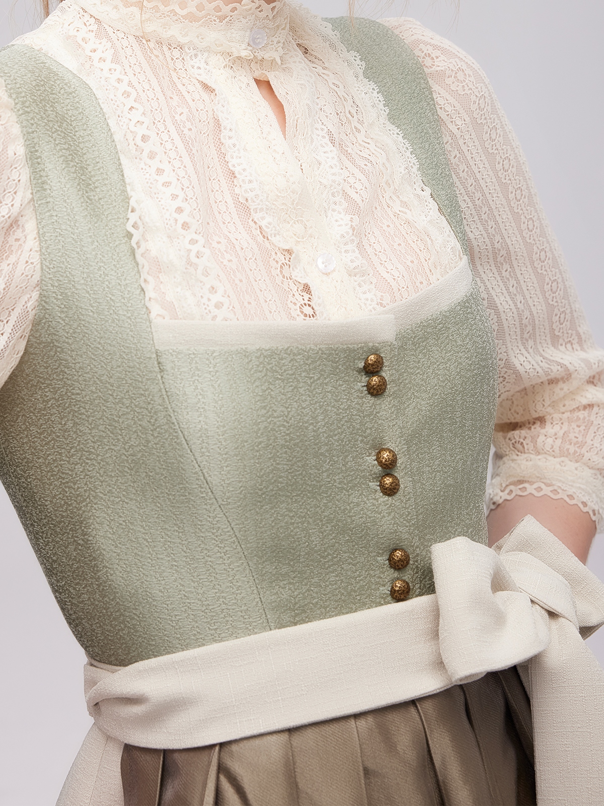 Elegantes dunkelgrünes Dirndl