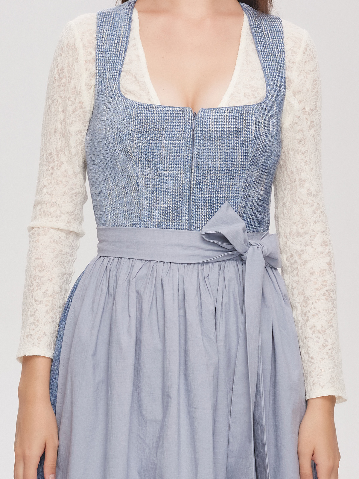 Dirndl mit 70 cm Rocklänge