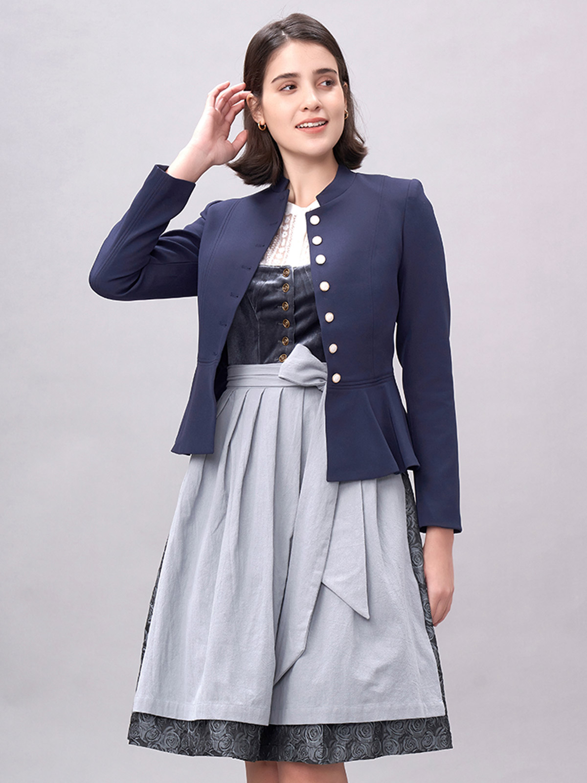 Dirndlbluse hochgeschlossen in Marineblau