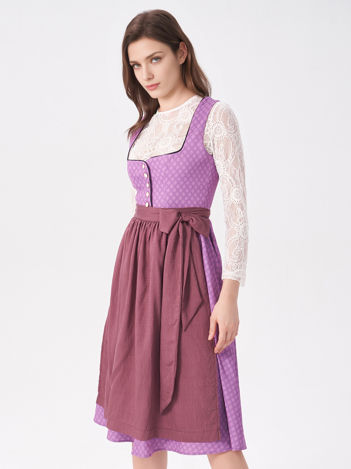 Dirndlbluse mit Spitze und V-Ausschnitt