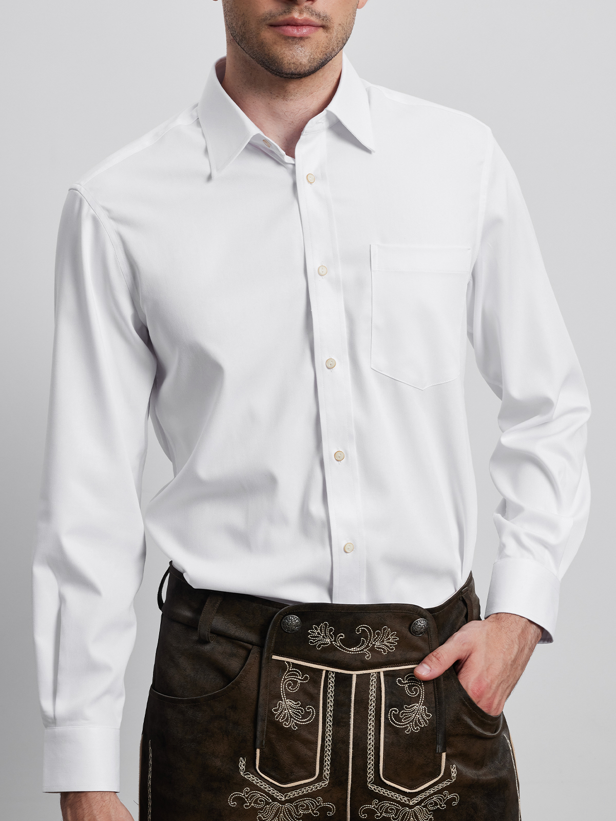 Elegantes weißes Dirndl Hemd