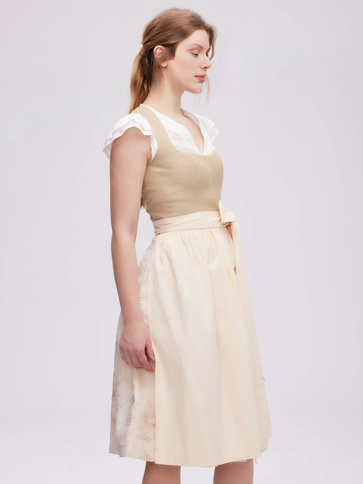 Dirndl Schwarz – Tradition trifft Moderne