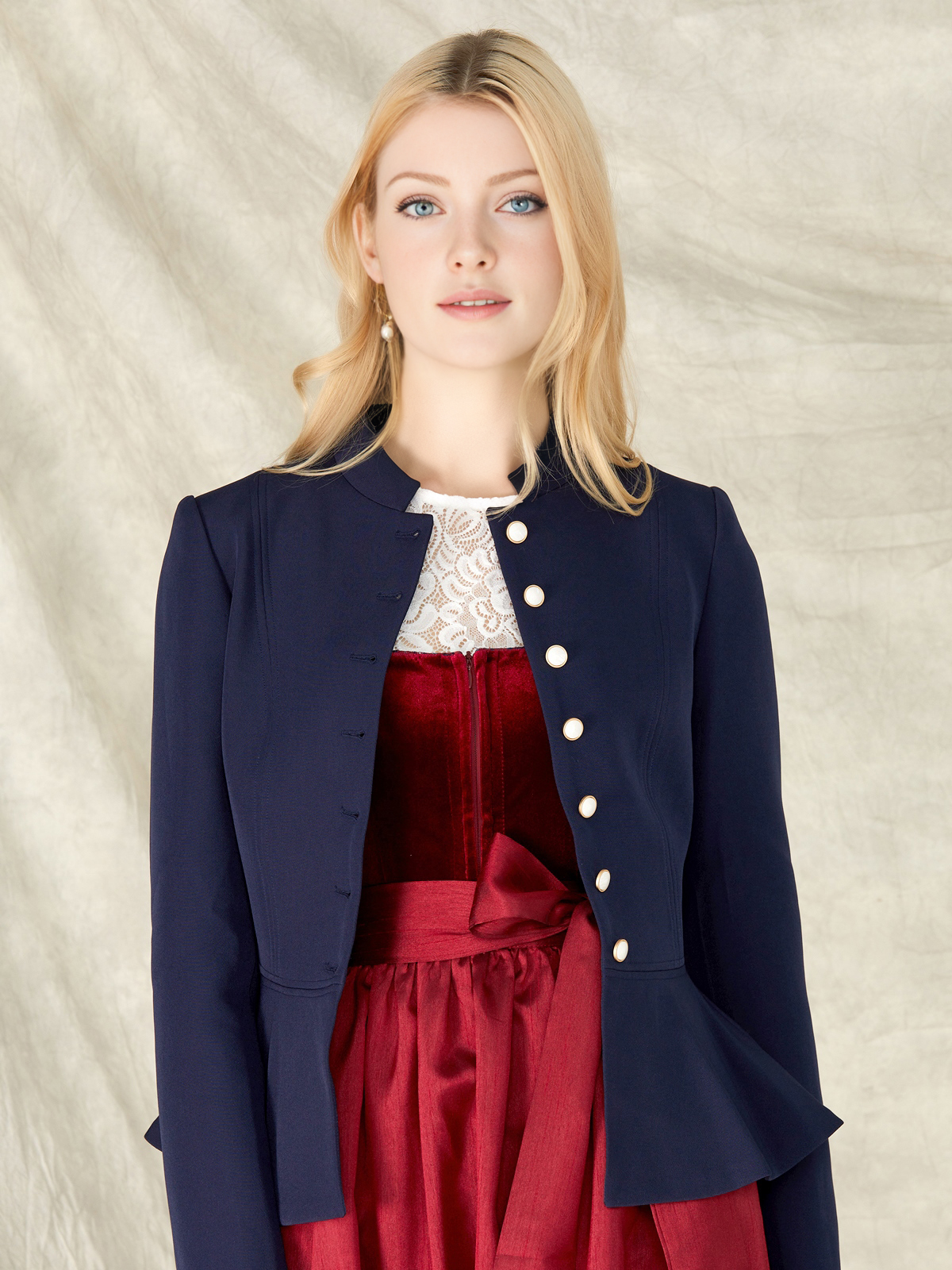 Dirndl in Marineblau