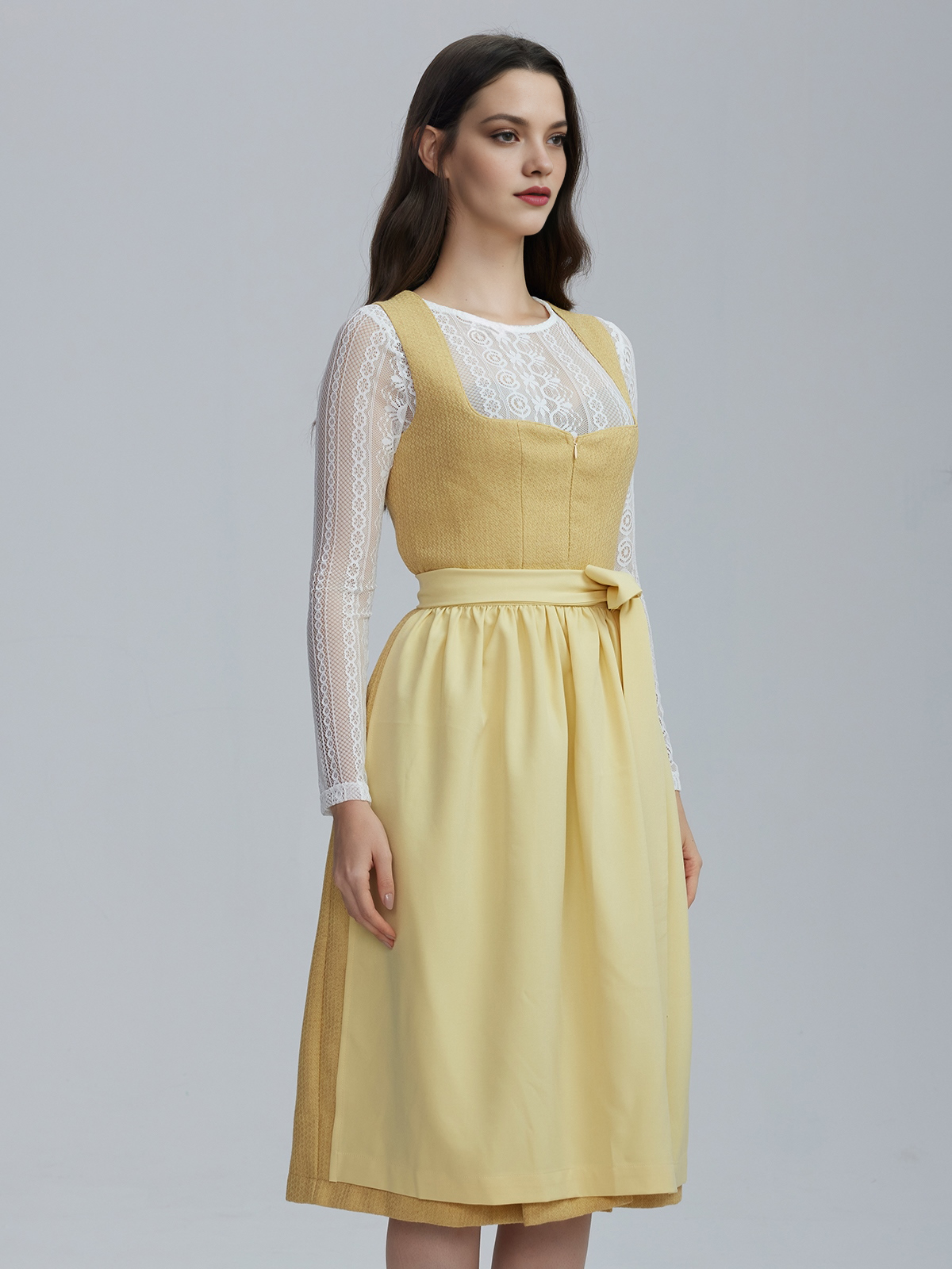 Dirndl in Gelb mit floralen Details